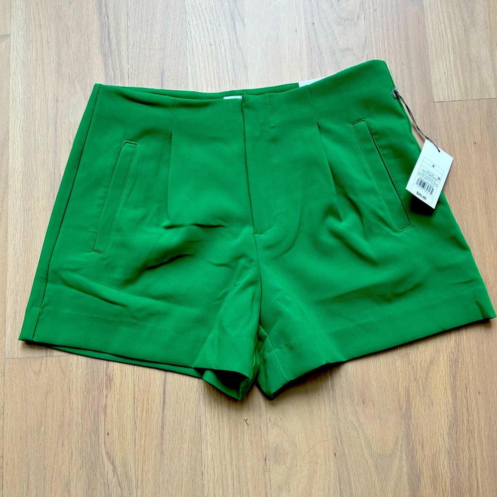 NEW A New Day Womens 4” Midi Shorts Stretch Twill Pleated